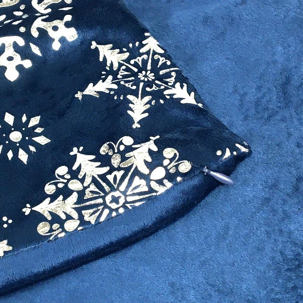 Set Of 2 Christmas Blue Silver Snowflake Decorative Throw Pillow Cover NEW W/TAG
